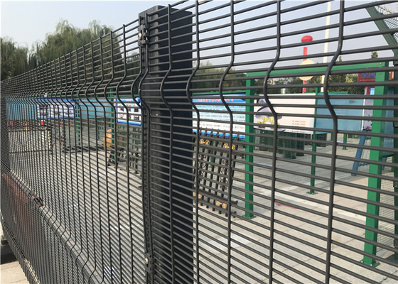 Dilapisi Panel Pagar Wire Mesh Dilas Untuk Penjara Dengan Lubang Persegi