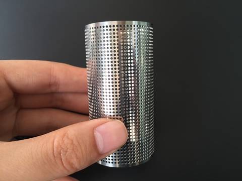 Tabung filter yang terbuat dari pelat terukir