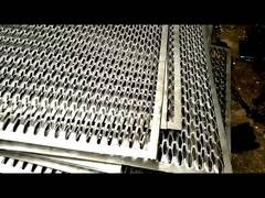 Aluminium Dan Karbon Ringan Punched Galvanized Walkway Grating Ketebalan 0.3MM- 8MM