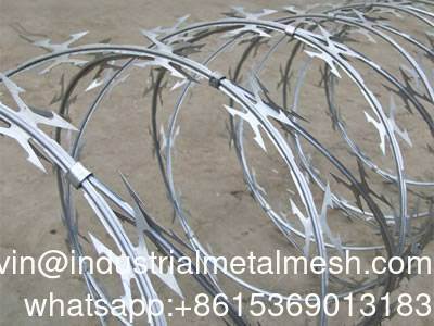 PVC stainless steel Concertina Razor Barbed Wire Bto-16 18 22 60 Cbt-65 Harga kawat pagar