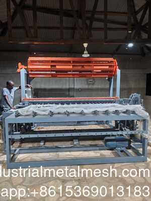 Peralatan Pagar Sapi Mesin Membuat Wire Mesh Steel Wire Drawing Normal Type Hinge Joint Field Deer Fence Making Machine
