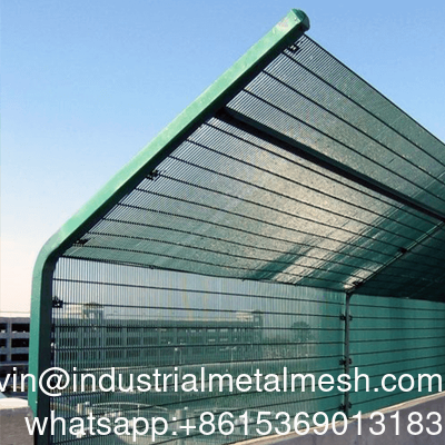 3D Melengkung V Mesh Segitiga Bending Baja Galvanis Dilas Wire Mesh Dilapisi PVC Anti-Memanjat Keamanan Tinggi Luar Ruangan Taman Perimeter Pagar Pertanian