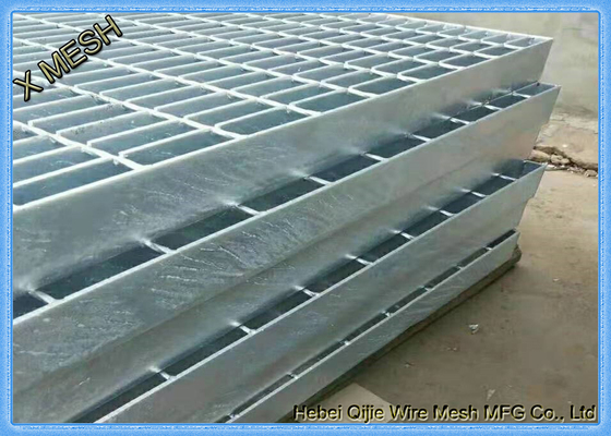 Low Carbon Walkway Galvanized Steel Grating Untuk Sistem Drainase Bahan Bangunan