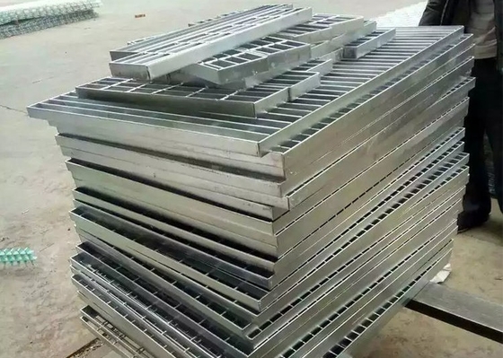 1005 X 600 Lb Hot Dip Galvanized Floor Grating dan Stair Tread Grating untuk Offshore