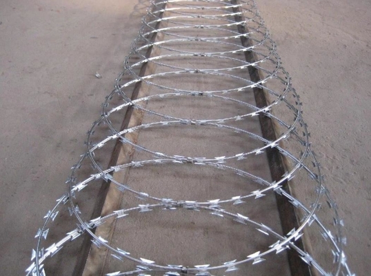 5% off PVC PE dilapisi Galvanized High Strength Razor Barbed Wire untuk Perlindungan Mesh/Farm Fencing