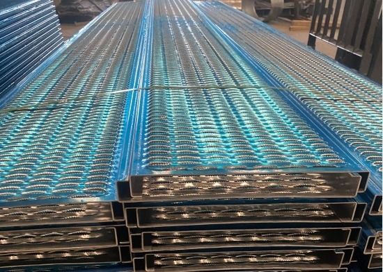 Hot Dip Galvanized 32 * 5mm Steel Walkway Grip Strut Grating