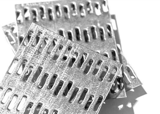 13.5mm Panjang Spikes Anti Split Plate Metal Nail Plate 1mm Kuat