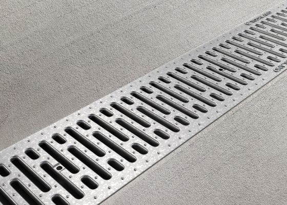 Saluran Grating Baja Galvanis Berkarat Dengan Siphon Floor Drain / Plat Cover