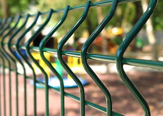Galvanized 3D Curved Fence Welded Mesh Fence dengan tiang tanah