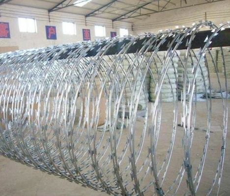 Hot Dip Galvanized Barbed Razor Blade Concertina Wire Untuk Anti-Piracy