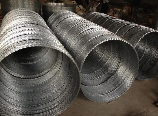 Hot Dip Galvanized Barbed Razor Blade Concertina Wire Untuk Anti-Piracy