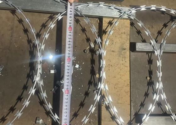 High Strength Razor Barbed Wire Untuk Perlindungan Mesh / Pagar Ladang