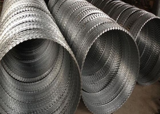 Hot Dip Galvanized High Security Cbt-65 Razor Barbed Wire Concertina Wire Untuk Anggar Wire