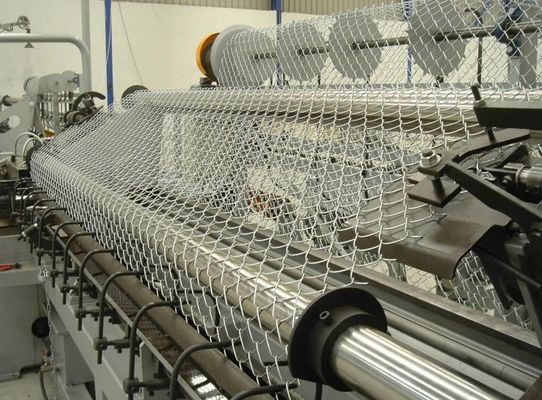 High Security Galvanized Chain Link Fence Dengan Barbed Wire 5mm Diameter 3 kaki Tinggi