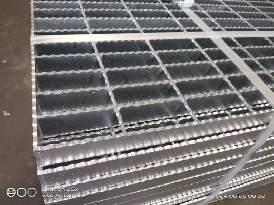 Hot Dip Galvanized Plain / Serrated Steel Grating Untuk Platform Walkway