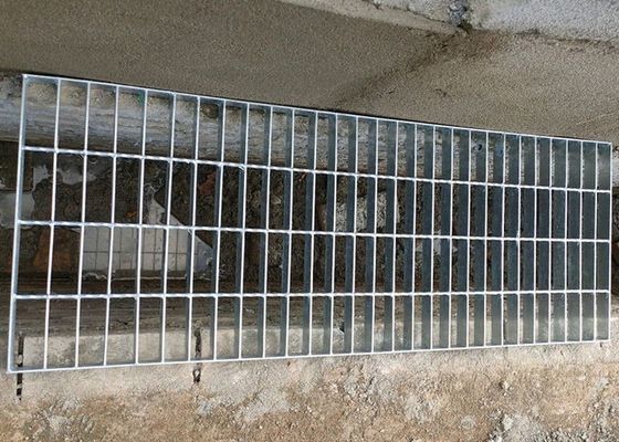 1005 X 600 Lb Hot Dip Galvanized Floor Grating dan Stair Tread Grating untuk Offshore