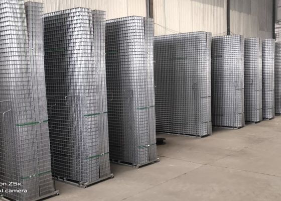 Ukuran Biasa 2 X 2 Inch Welded Mesh Galvanized Wire Panel Lebar 2.2m