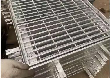 LTA Pengemudi Rampel Gelap Tutup Atau Drain S275jr Gelap Trench Tutup Electroplate Untuk drainase
