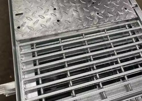 Platform Trotoar Bahan Logam Hot DIP Galvanized Sawtooth Steel Grating Untuk Platform Pedal Kaki Berjalan