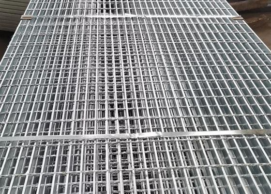 Tekan Terkunci Galvanis Steel Grating Expanded Metal Mesh 40 X 100 Mm Pitch