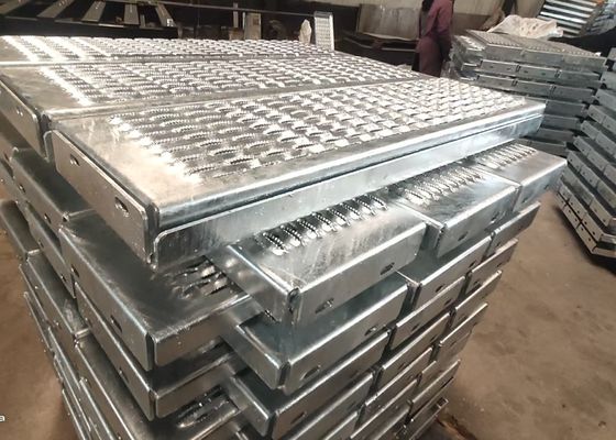 Aluminium Dan Karbon Ringan Punched Galvanized Walkway Grating Ketebalan 0.3MM- 8MM