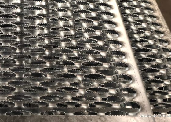 Bergerigi S235 Heavy Duty Grip Strut Kisi Papan Logam Berlubang Untuk Jalan