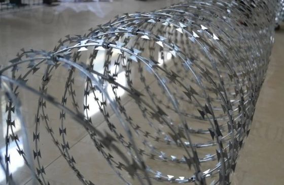600mm HDG BTO-16 5 Clamps 100 Loops Anti Climbing Border Menggunakan Kontainer Razor Wire