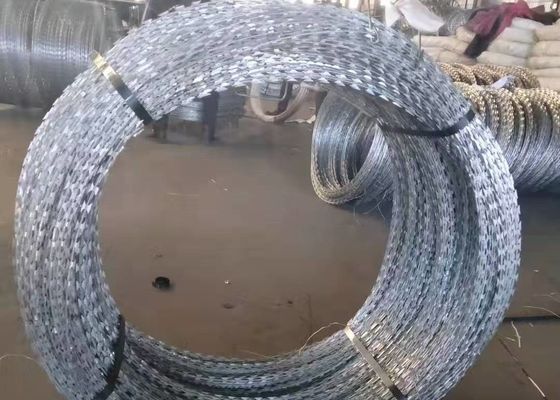600mm HDG BTO-16 5 Clamps 100 Loops Anti Climbing Border Menggunakan Kontainer Razor Wire