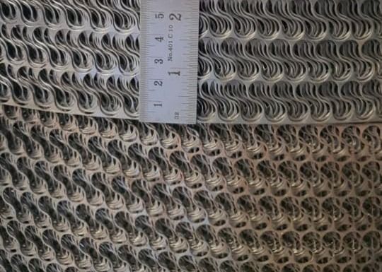 1.2mm Tebal Mesh Logam Berlubang Strip Logam Berlubang Untuk Membuat Kandang