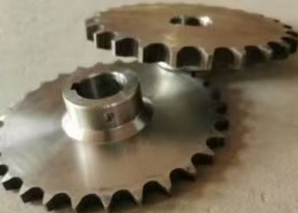 DIN Sprocket 24B 28B 32B Chain Wheel dengan gigi 10mm dan bahan C45