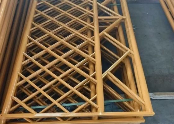 Besi / Galvanis Ponggawa / Imitasi Pagar Bambu Di Kuning Dengan Bentuk Lubang Segitiga