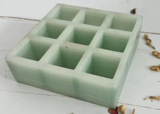 38mm Ketebalan FRP Pultruded Grating Dengan Gritted Permukaan Dan Bolt Fixing Instalasi