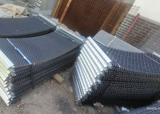 Quarry / Stone Crusher Terlempar Sand Vibrating Layar 1.5 * 2M Size Wear Bukti