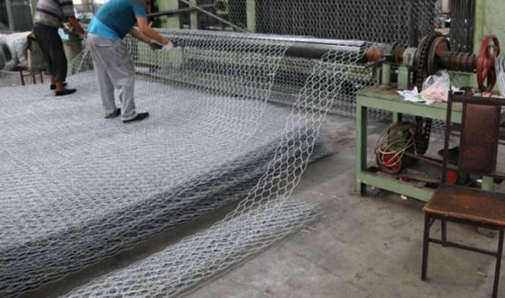 Keranjang Gabion Las Galvanis yang Diperkuat Tembaga Spirals / Helicals Terhubung