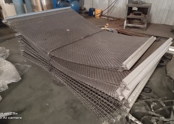 6m panjang Warna Dicat 16mm Woven Wire Screen Untuk Crusher