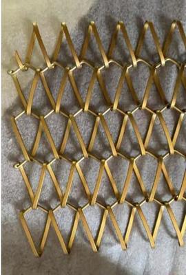 Panel Jaring Kawat Dekoratif Spiral Tautan Logam Kuningan Satin 3mm Untuk Gorden