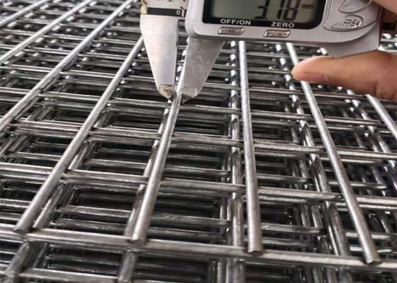 Panel Pagar Melengkung 3D Dilapisi PVC Pagar Bending Segitiga >= 100 Meter Persegi