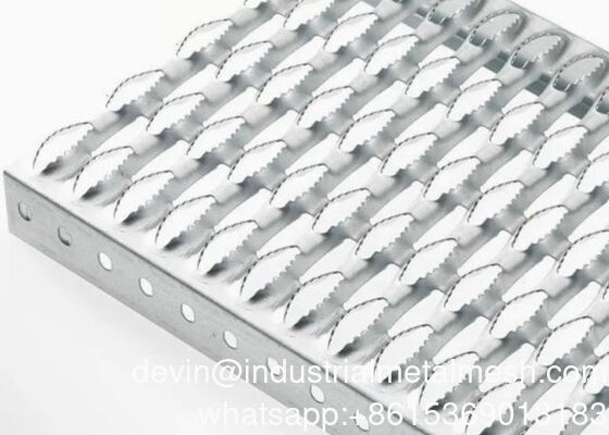 Ketahanan Anti-Skid Galvanized Perforated Crocodile Mouth Plate Grip Strut Grating untuk jalan kaki