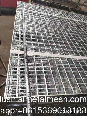 Galvanized Ladder Tread Drain Cover Rating stainless steel untuk tangga luar