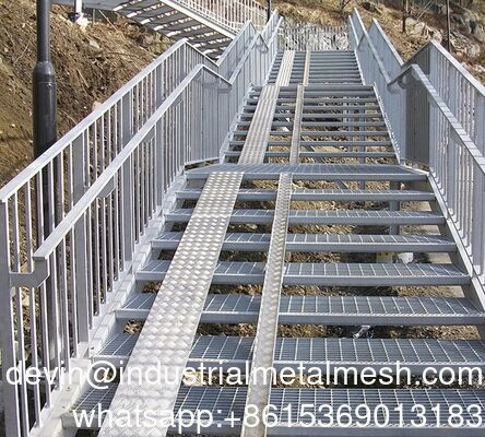 Rating baja modular yang saling terhubung untuk pusat data