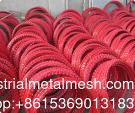Keamanan Galvanized Concertina Harga Anti Climb Blade Barbed Wire Penjara Razor Barbed Wire