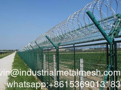 PVC-dilapisi Bto-22 Concertina Razor Barbed Wire 450mm untuk pagar pertanian