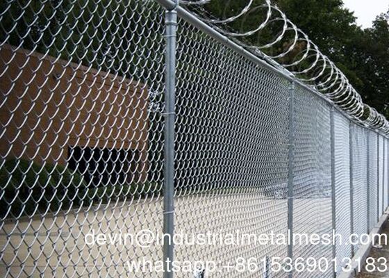 Grosir High Security Galvanized Chain Link Fence Biaya dengan kawat berduri di atas.