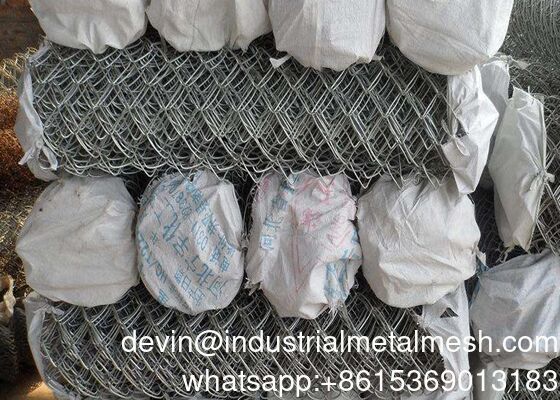 Galvanized Razor Babred Wire Diamond Wire Mesh Gates Metal PVC Chain Link Fence Post
