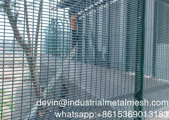 358 Panel Pagar Keamanan Anti Panjat Pagar Perimeter Keamanan Tinggi Tampilan Jelas Sistem Pagar Mesh Dilas untuk Penjara Industri