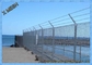 50 X 50 Mm Lubang PVC Coated Chain Link Fencing Diamond Wire Netting Untuk MMA Cages / Zoo Mesh / Lapangan Bisbol