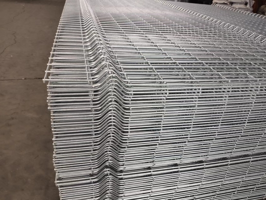 Keamanan Pertanian 3.5mm Welded Curved Mesh Fence Powder Coated