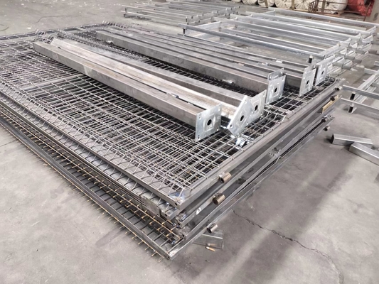 Rumah Luar Dekoratif Kawat Dilas Rigid Mesh Logam Melengkung Panel Pagar Taman 3D