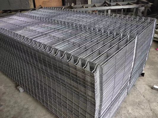 Anyaman Berlubang 4x4 Dilas Wire Mesh Galvanis Untuk Pagar Taman