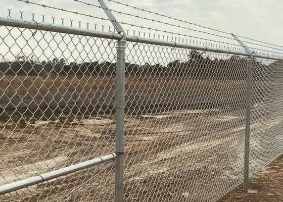 Galvanized 9 Gauge Chain Link Security Fence 50*50mm Diamond Wire Mesh Dengan Barbed Wire